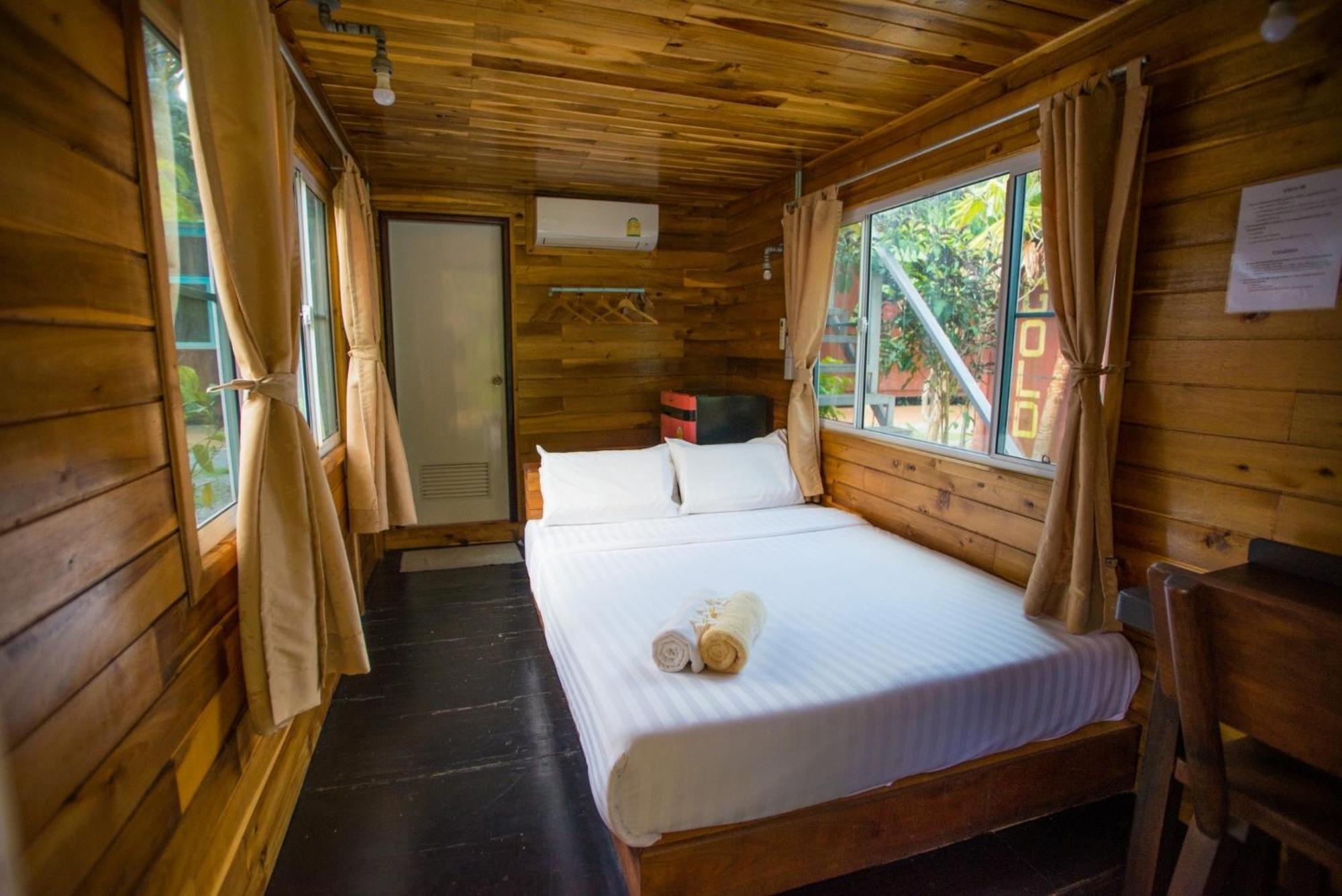 The Camper Lodge Khao Sok Ban Bang Bon Exterior photo