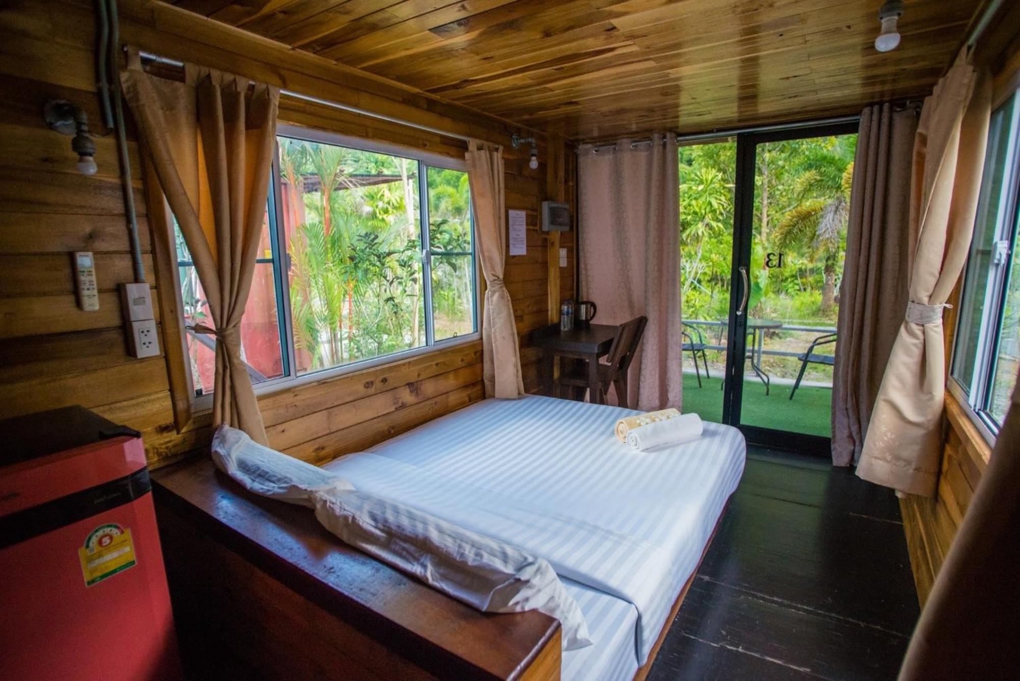 The Camper Lodge Khao Sok Ban Bang Bon Exterior photo