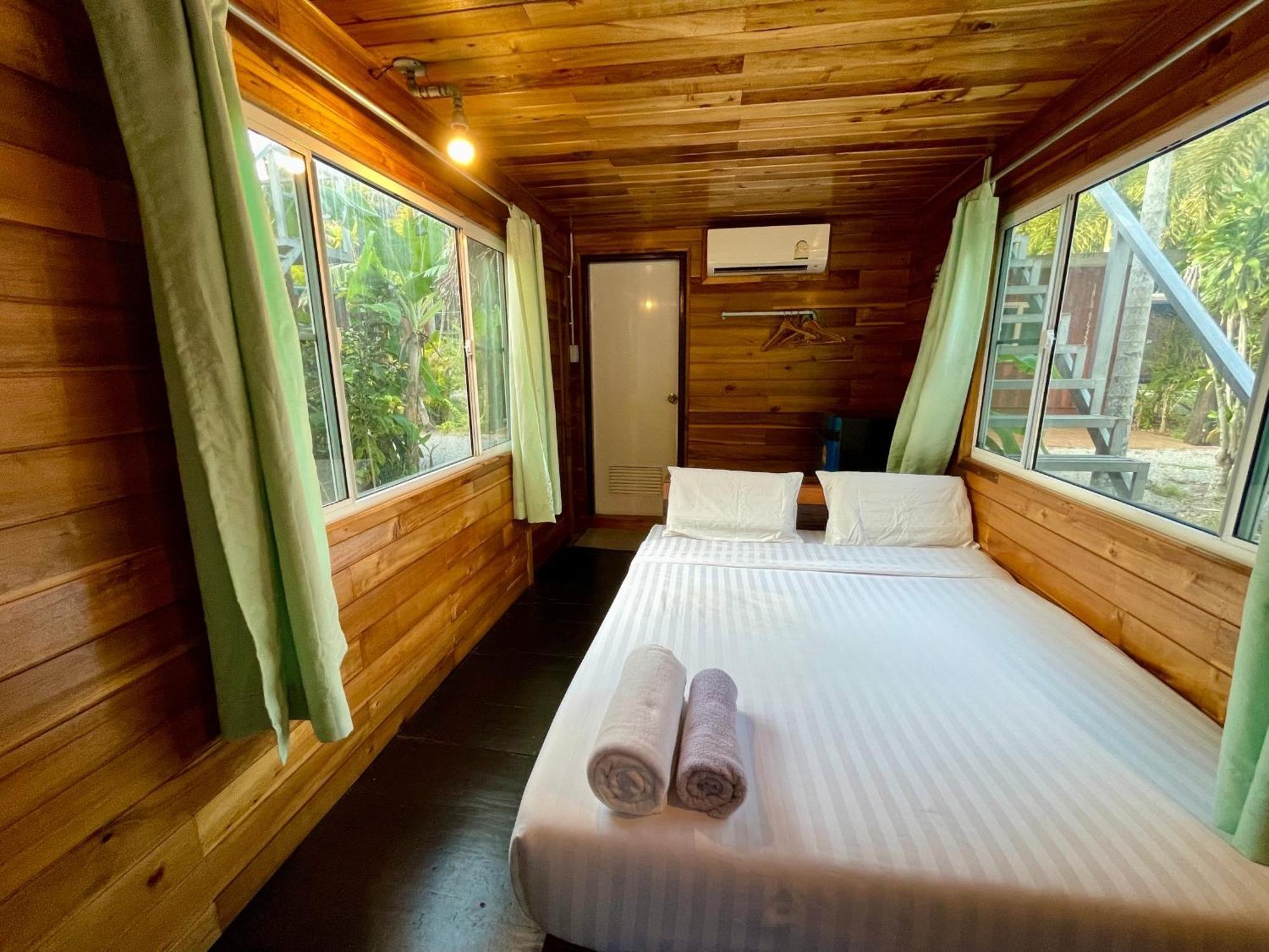 The Camper Lodge Khao Sok Ban Bang Bon Exterior photo